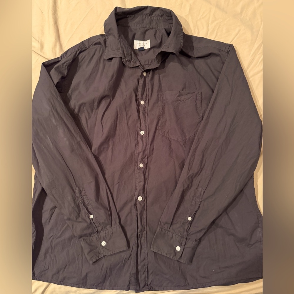 🦅 American Eagle men’s xl black long sleeve button downed casual shirt.